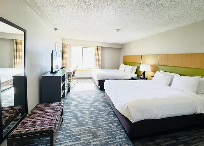 Wingate By Wyndham Lincoln Airport East