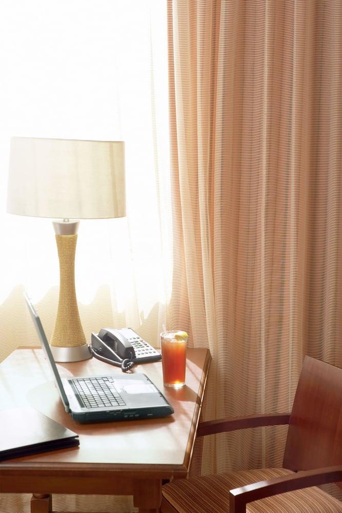 Wingate By Wyndham Airport East 3*