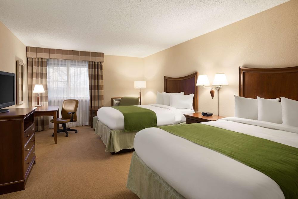 Wingate By Wyndham Airport East 3*