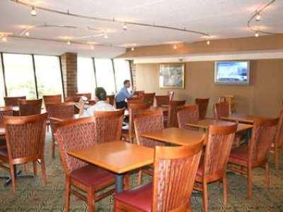 Wingate By Wyndham Airport East Hotel