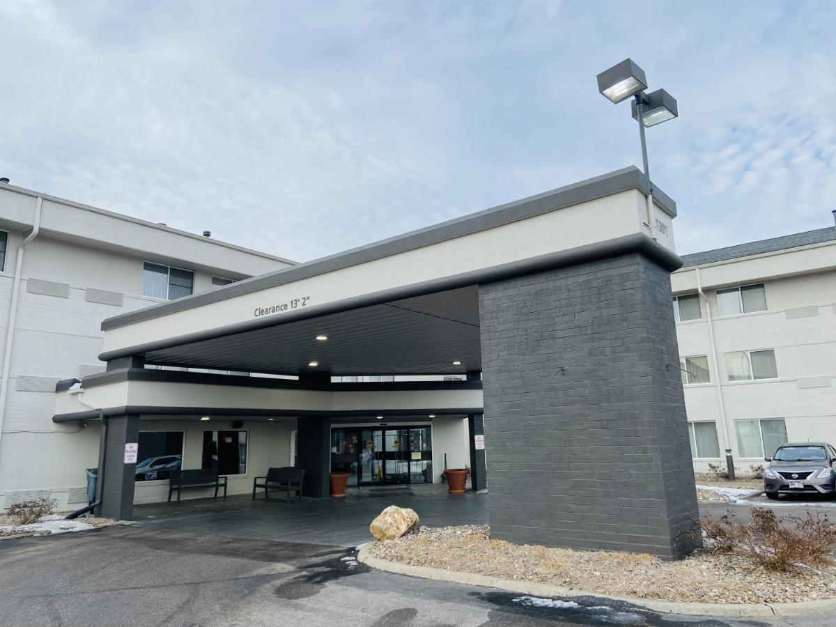 Wingate By Wyndham Airport East Hotel Lincoln