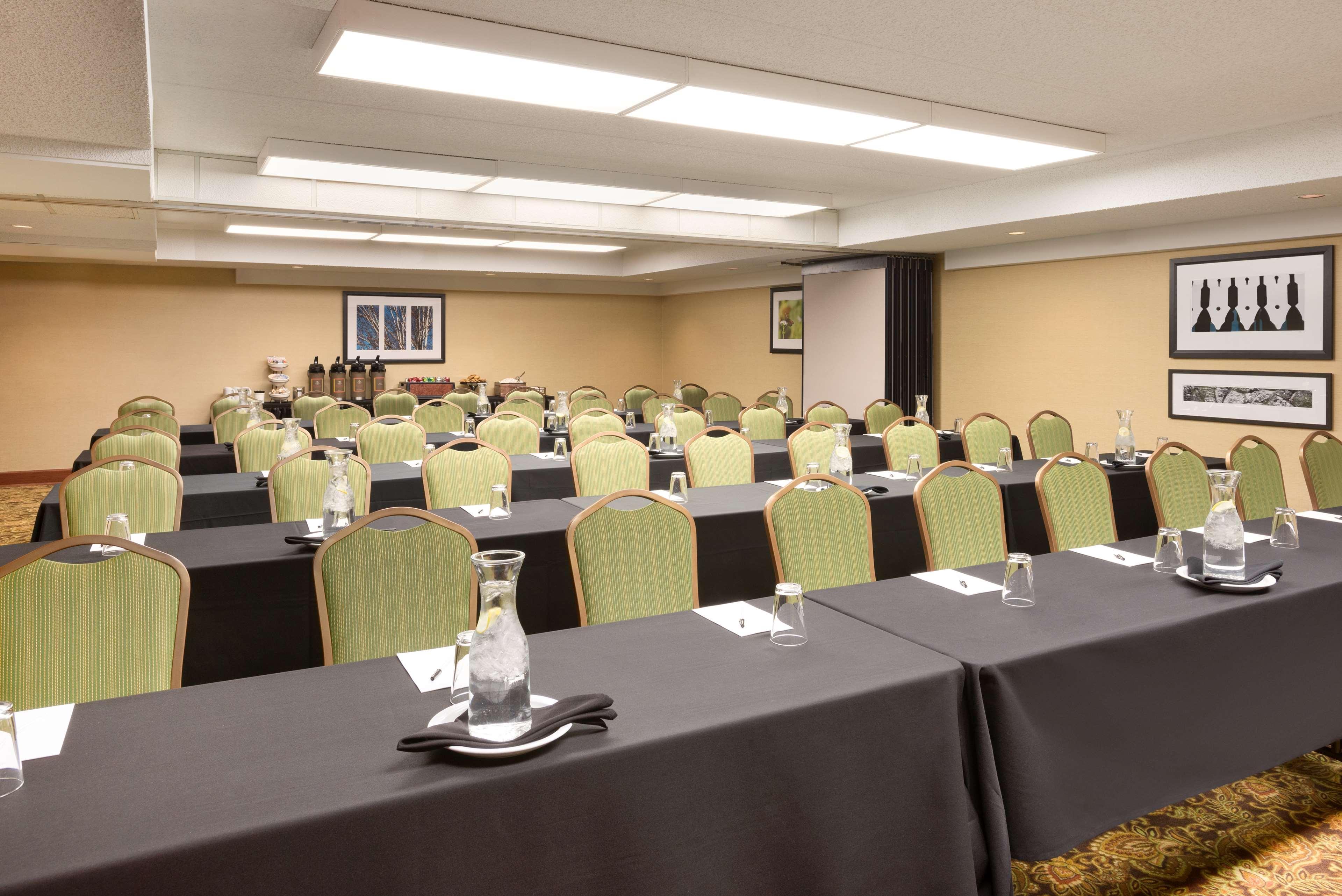 Wingate By Wyndham Airport East 3*