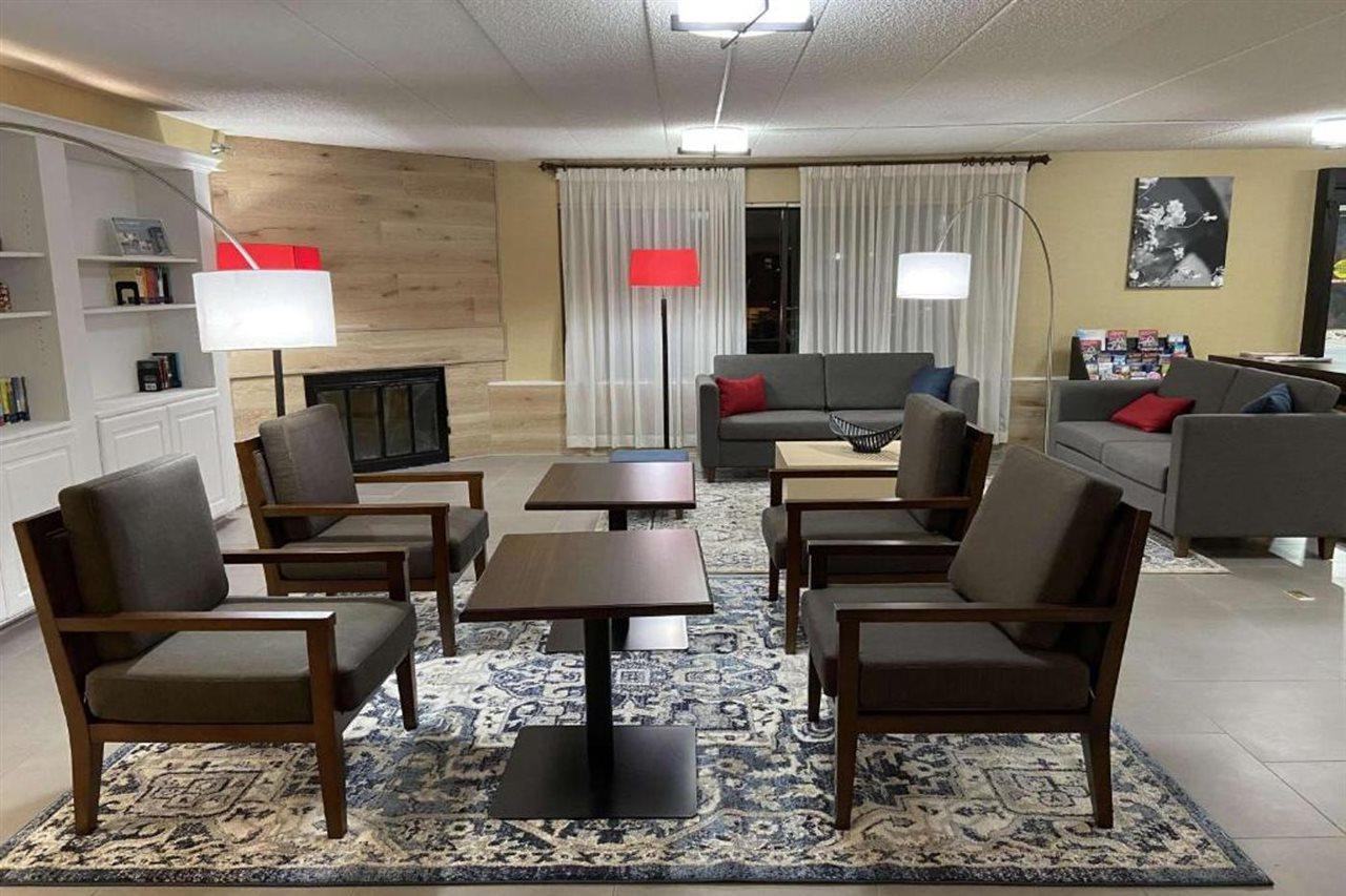 Hotel Wingate By Wyndham Airport East Lincoln