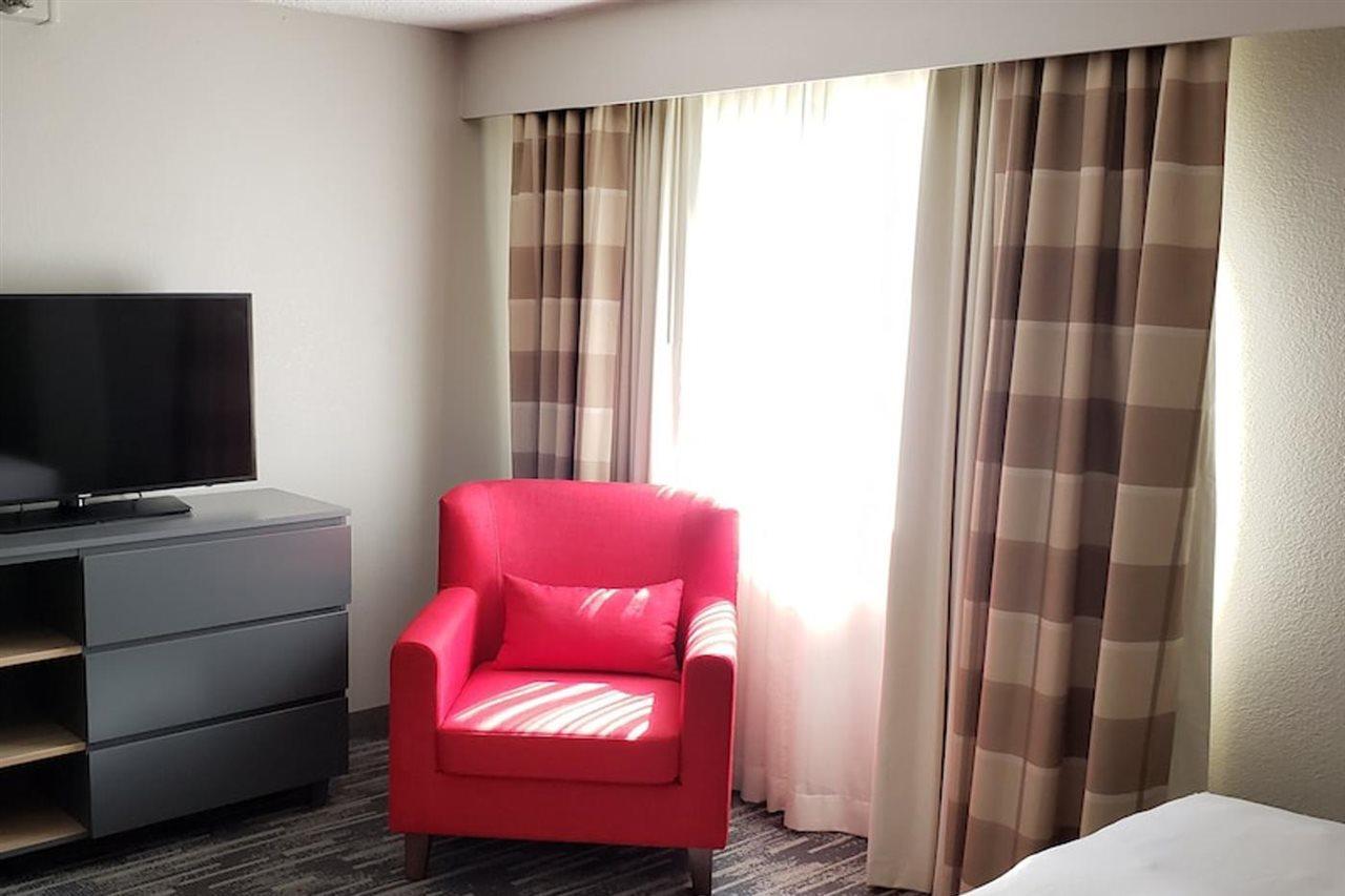 Hotel Wingate By Wyndham Airport East 3*