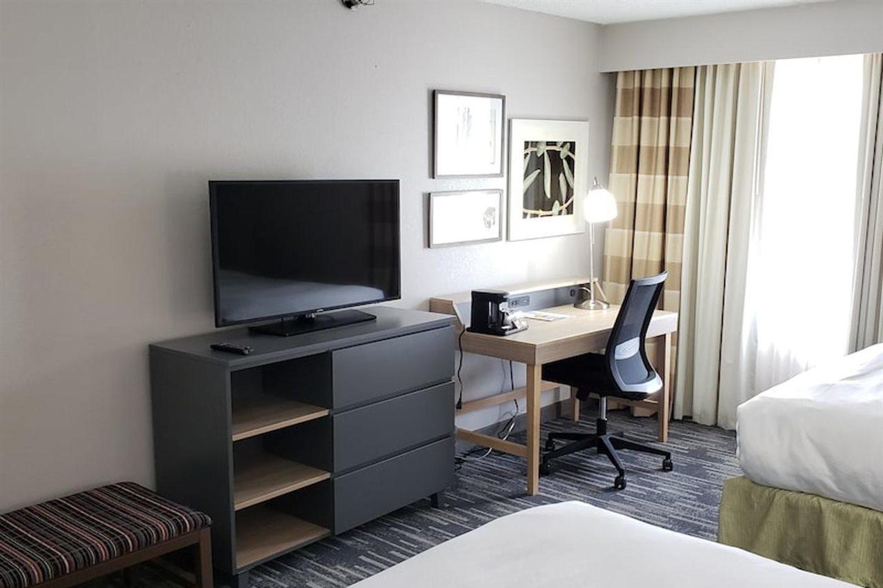 Hotel Wingate By Wyndham Airport East Lincoln