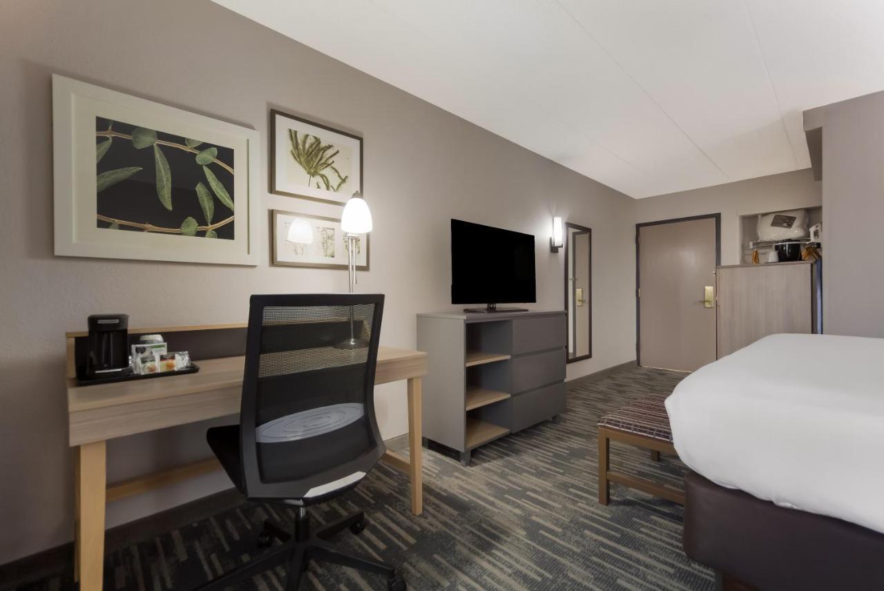 Wingate By Wyndham Airport East Hotel