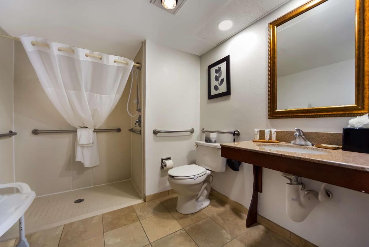 Wingate By Wyndham Airport East Lincoln