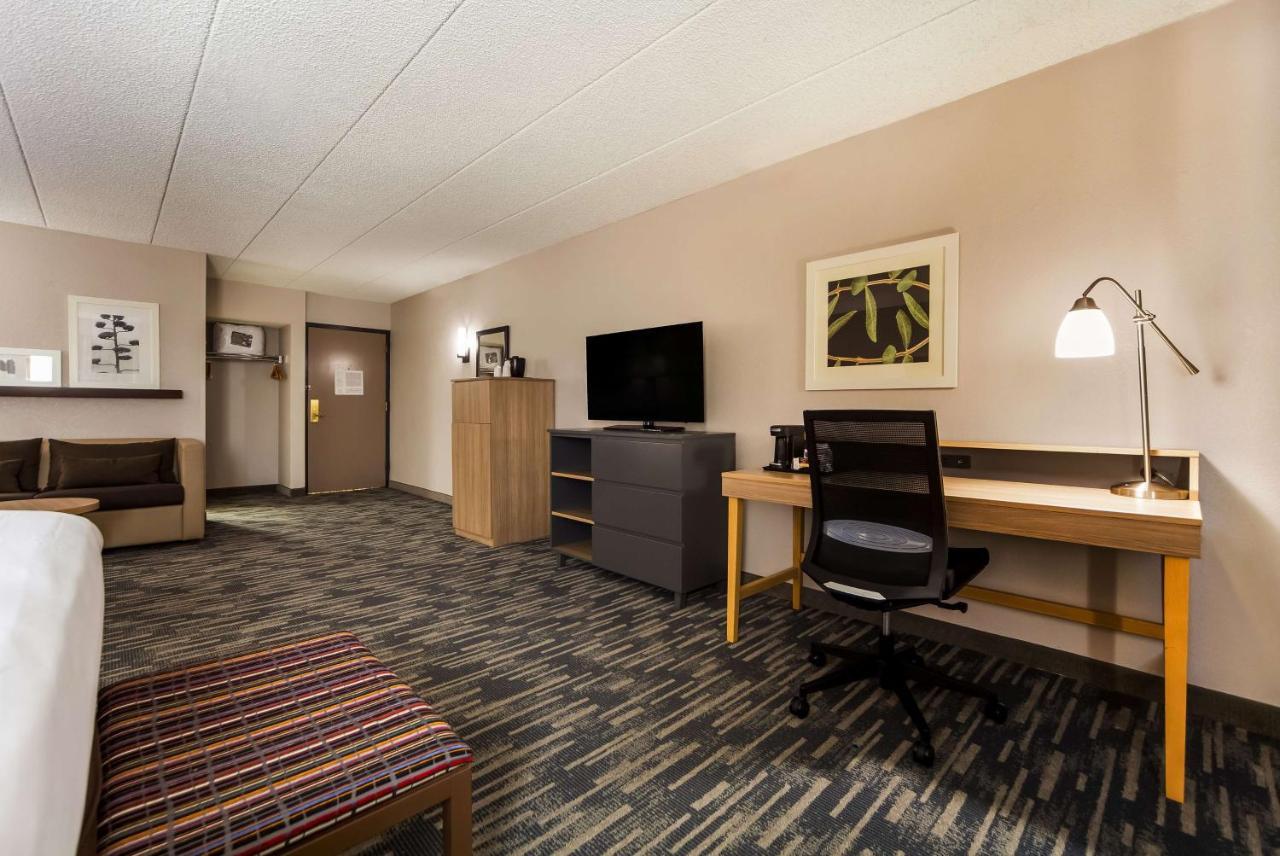 Wingate By Wyndham Airport East Hotel