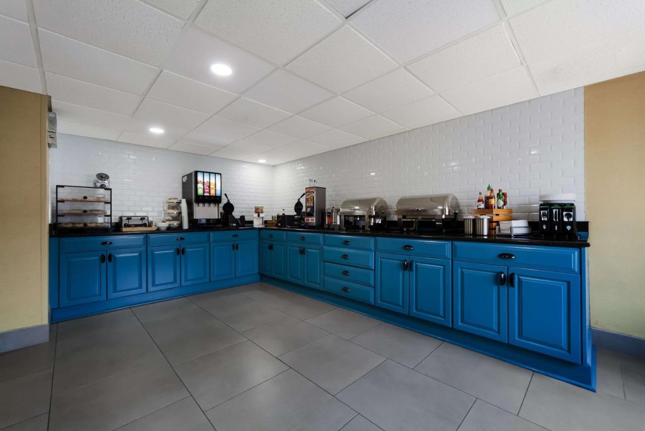 Wingate By Wyndham Airport East Hotel 3*