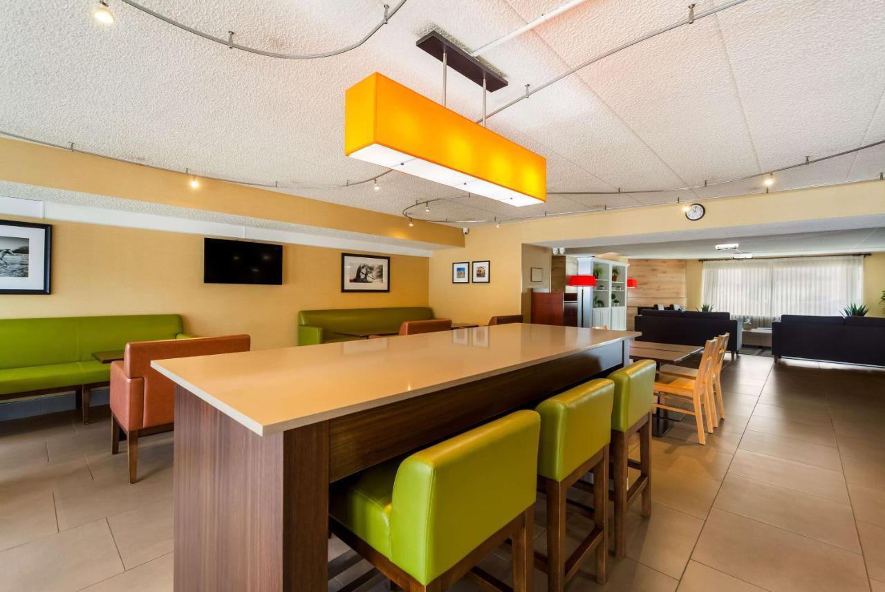 Wingate By Wyndham Airport East Hotel Lincoln