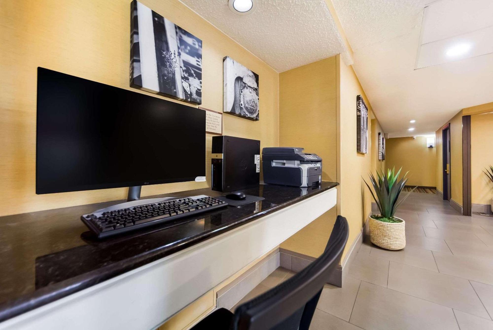 Wingate By Wyndham Airport East 3* Lincoln