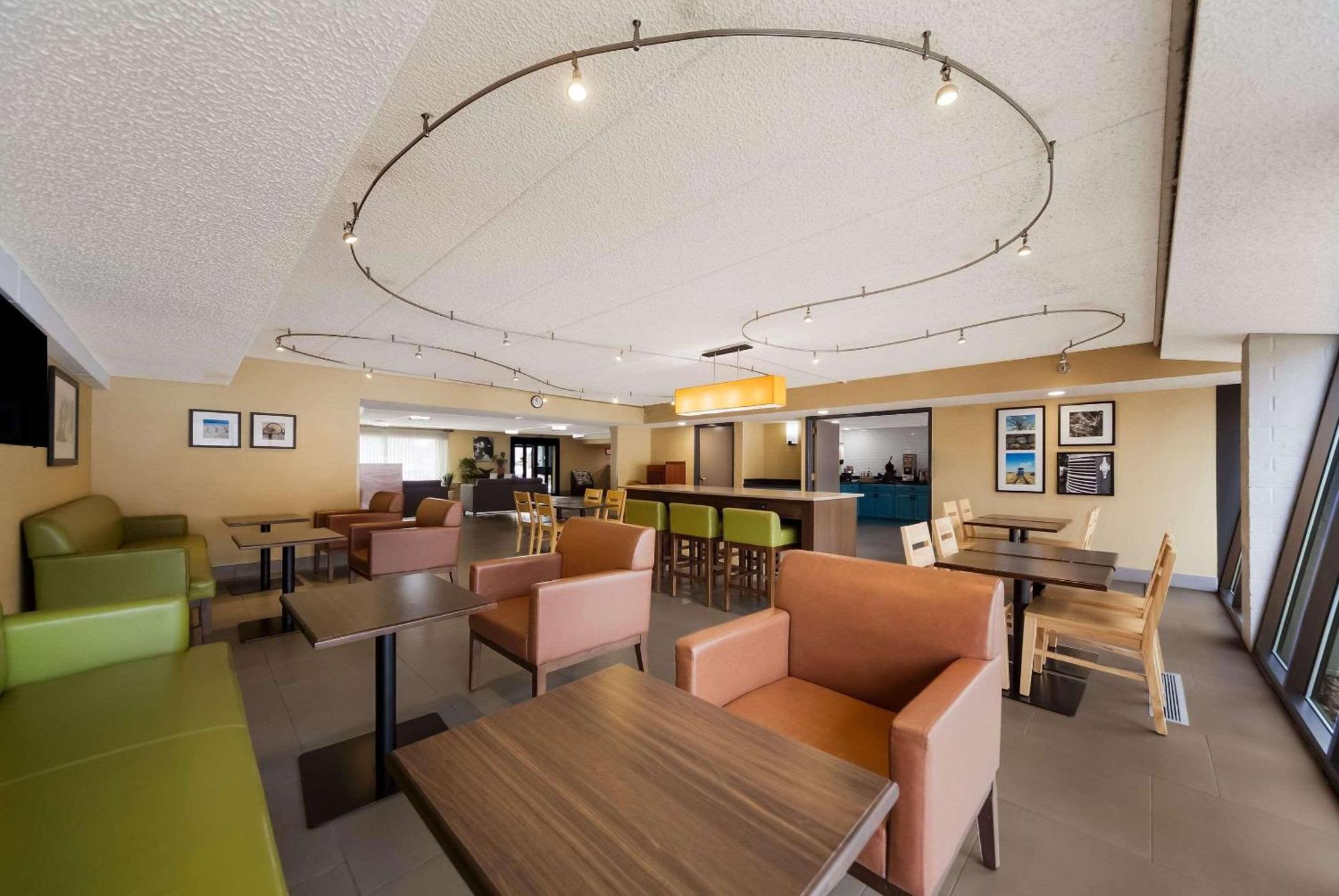 Wingate By Wyndham Airport East Hotel Lincoln