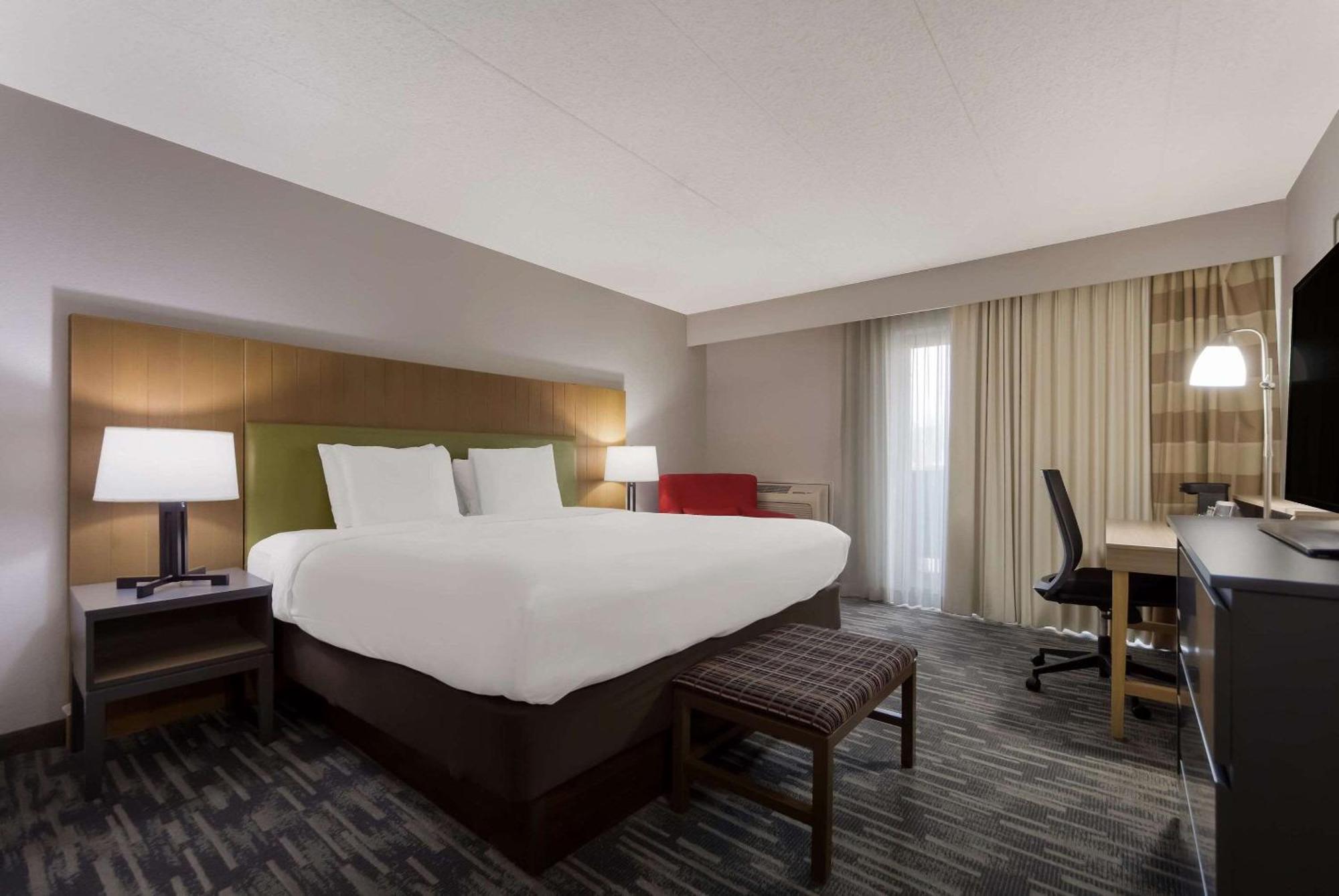 Wingate By Wyndham Airport East Hotel