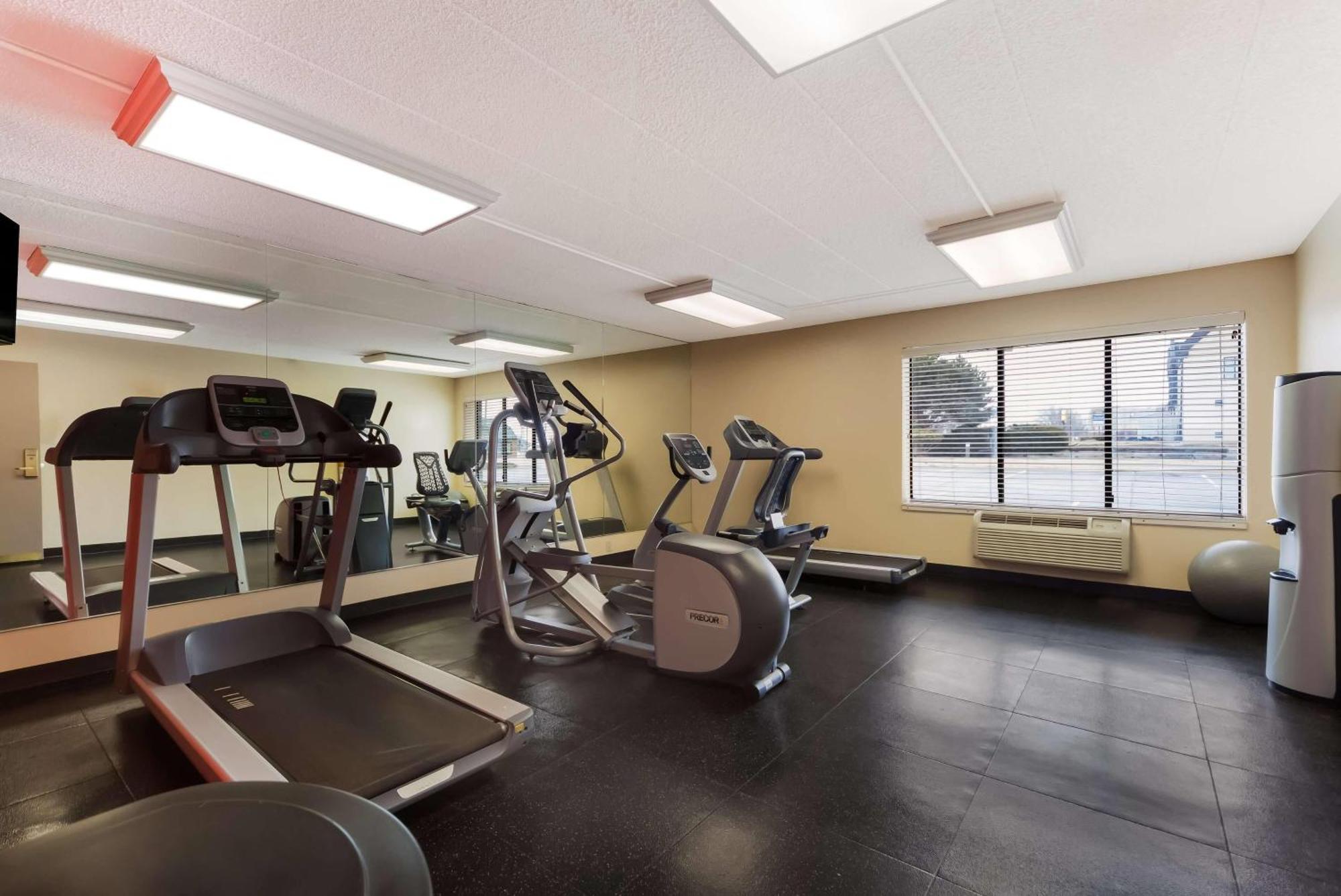 Wingate By Wyndham Airport East 3*
