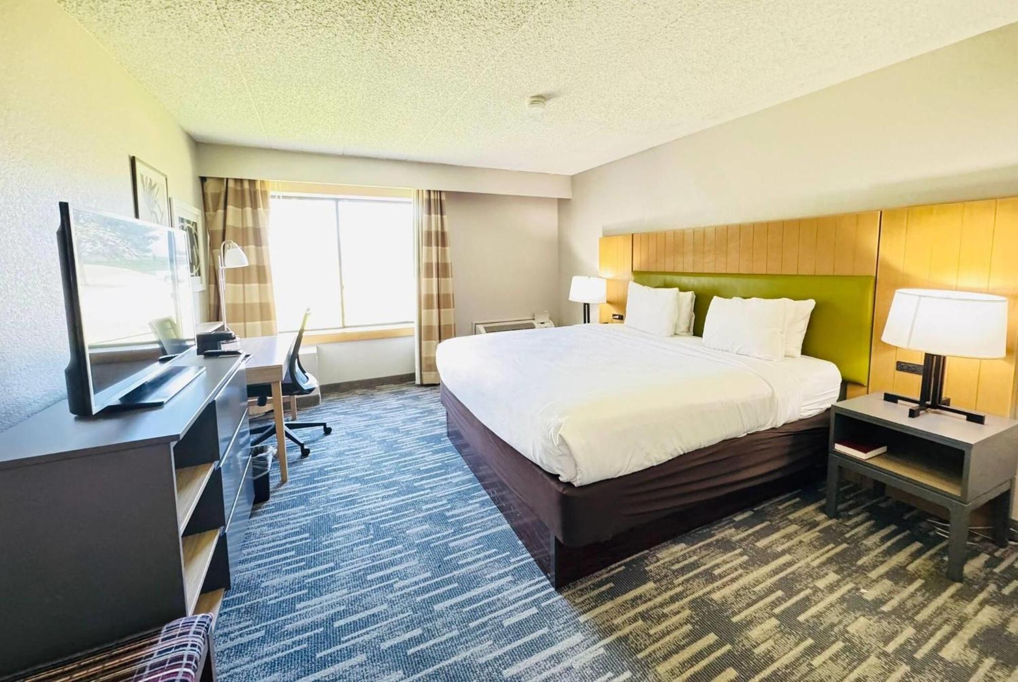 Wingate By Wyndham Airport East Hotel